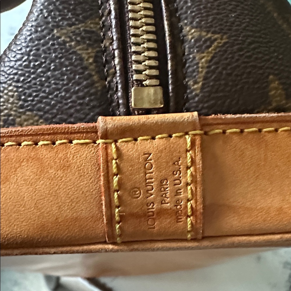 Authentic Louis Vuitton Alma MM - Picture 5 of 11
